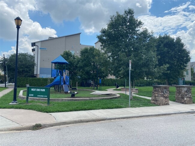 4619 Maxie St in Houston, TX - Foto de edificio - Building Photo