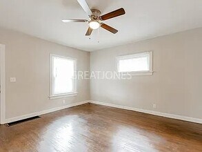 124 N Denny St in Indianapolis, IN - Foto de edificio - Building Photo