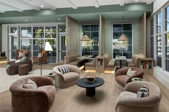 6026 Whitaker Rd in Naples, FL - Foto de edificio - Building Photo