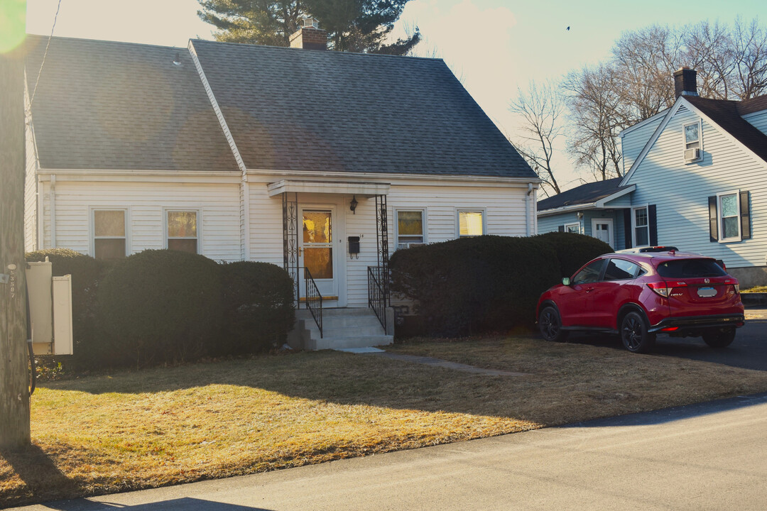 14 Pentlow Ave in New Britain, CT - Building Photo