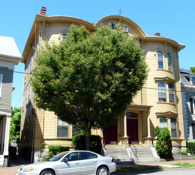 350-352 Essex St in Salem, MA - Foto de edificio - Building Photo