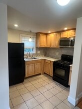 34 Meadowbank Ave, Unit Apartment 2 in Boston, MA - Foto de edificio - Building Photo