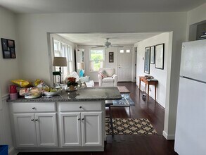 22 Marten Ave in Narragansett, RI - Foto de edificio - Building Photo