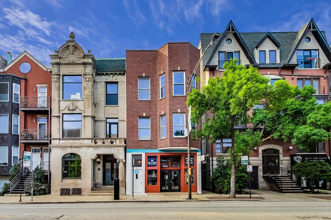1128 W Armitage Ave in Chicago, IL - Building Photo