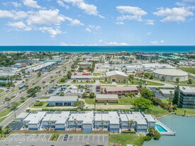 390 W Cocoa Beach Causeway in Cocoa Beach, FL - Building Photo