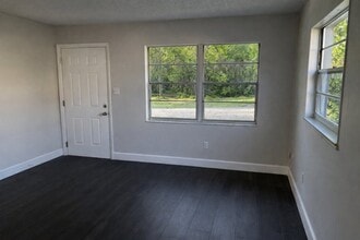 467 Connecticut Ave, Unit A in Lake Helen, FL - Foto de edificio - Building Photo