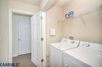 140 Yellowstone Dr, Unit 303 in Charlottesville, VA - Building Photo - Building Photo