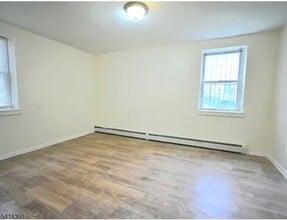 58 Underwood St, Unit A4 in Newark, NJ - Building Photo - Building Photo