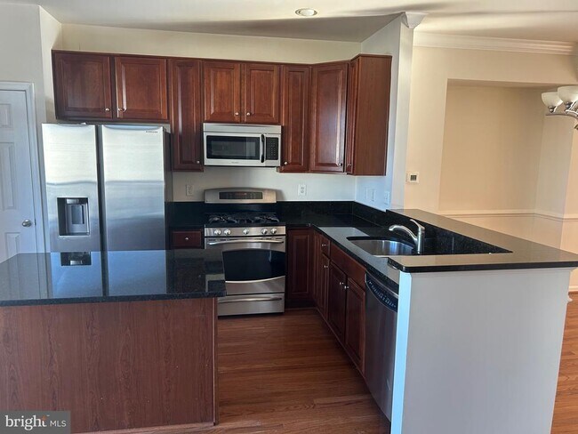 11921 Little Seneca Pkwy in Clarksburg, MD - Foto de edificio - Building Photo