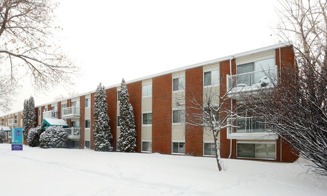 Wellington Apartments in Edmonton, AB - Building Photo - Building Photo