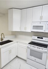 1780 NE 191st St, Unit 204-2 in North Miami Beach, FL - Foto de edificio - Building Photo