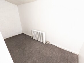 5833 Crittenden St, Unit 1F in Philadelphia, PA - Foto de edificio - Building Photo