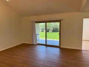 42058 Village 42 in Camarillo, CA - Building Photo - Building Photo
