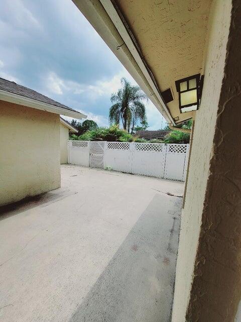 property at 1461 Hawthorne Pl