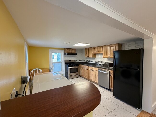 property at 7 Etna Ln