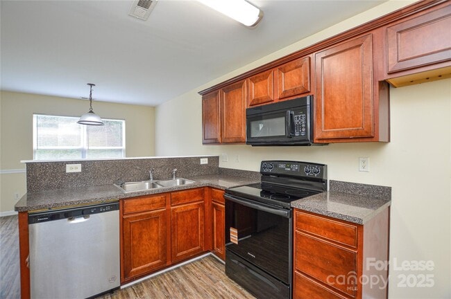 6754 Sequoia Hills Dr in Harrisburg, NC - Building Photo - Building Photo