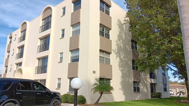 317 34th Ave N in St. Petersburg, FL - Building Photo - Building Photo