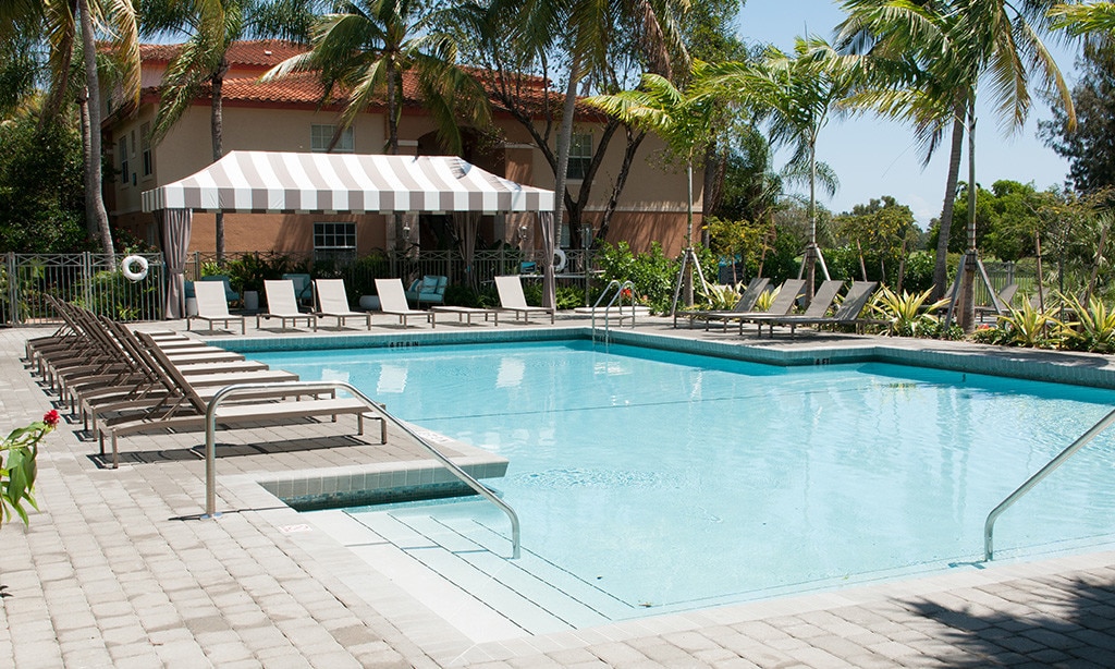 The Upton Apartments in Hollywood, FL - Building Photo