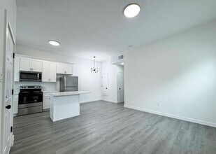 328 Clearwater St in Houston, TX - Building Photo - Building Photo