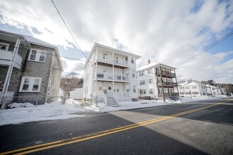 192 Railroad St in Lincoln, RI - Building Photo - Building Photo