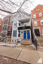 1057 W Cornelia Ave, Unit 2 in Chicago, IL - Building Photo - Building Photo