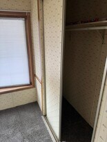 905 W 37th Ave, Unit unit # 5 in Hobart, IN - Building Photo