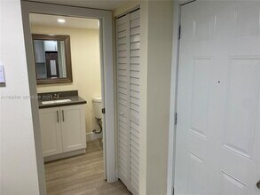 10985 SW 107th St in Miami, FL - Building Photo - Building Photo