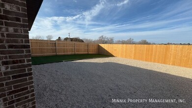 305 E 80th St in Lubbock, TX - Foto de edificio - Building Photo