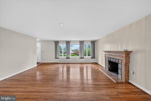 336 Ruth Ridge Dr in Lancaster, PA - Building Photo