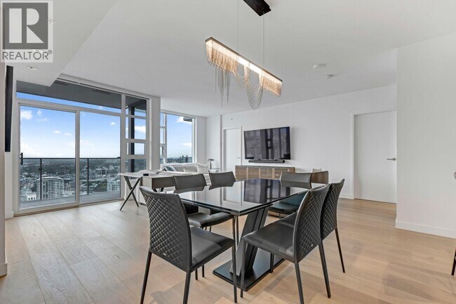 1289 Hornby St in Vancouver, BC - Building Photo - Building Photo