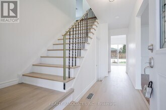 358 Lawson Rd in Toronto, ON - Building Photo - Building Photo