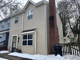 2383 Austin Dr in Charlottesville, VA - Building Photo