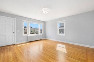 5 Holten Ave in Newport, RI - Building Photo - Building Photo