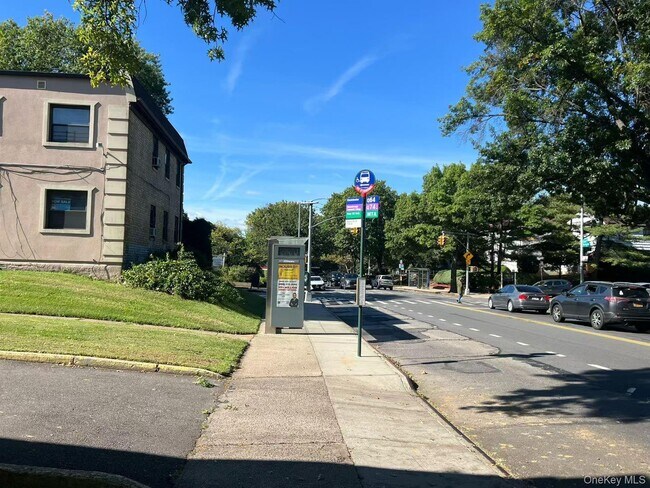 136-10 Jewel Ave in Queens, NY - Building Photo - Building Photo