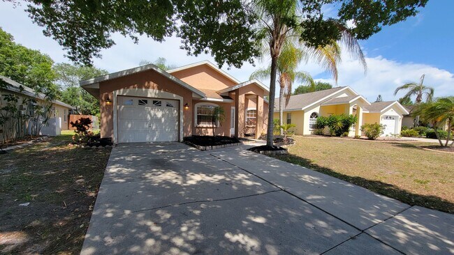 1588 Fawnwood Cir in Sarasota, FL - Building Photo - Building Photo