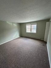 99 Lawrence St in Palmer, MA - Building Photo - Building Photo