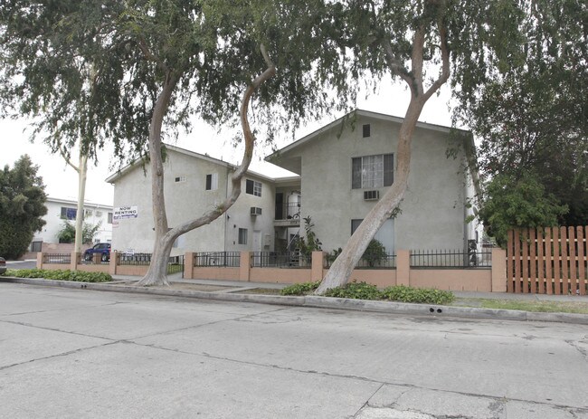 6714 Troost Ave in North Hollywood, CA - Foto de edificio - Building Photo