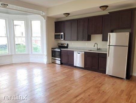 60 High St in Bristol, CT - Building Photo - Building Photo