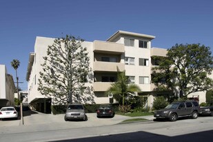 Bedford Villas in Los Angeles, CA - Building Photo