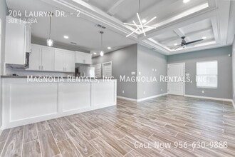 204 Lauryn Dr, Unit 2 in San Juan, TX - Foto de edificio - Building Photo
