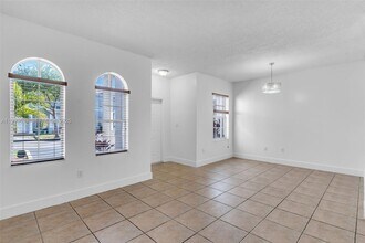 5240 NW 109th Ave in Doral, FL - Building Photo - Building Photo