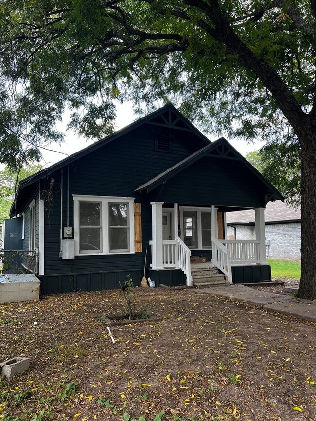 property at 909 N 10th St