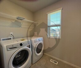 618 Merriott Ln in Woodburn, OR - Building Photo - Building Photo