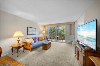 400 Forest Lakes Blvd in Naples, FL - Building Photo - Building Photo