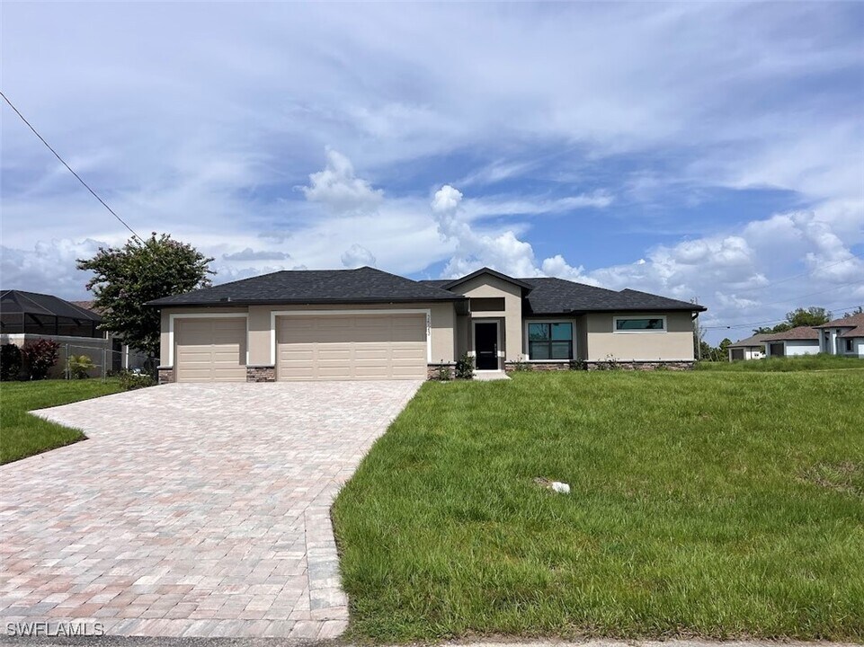 2523 NW 26th Ave in Cape Coral, FL - Building Photo