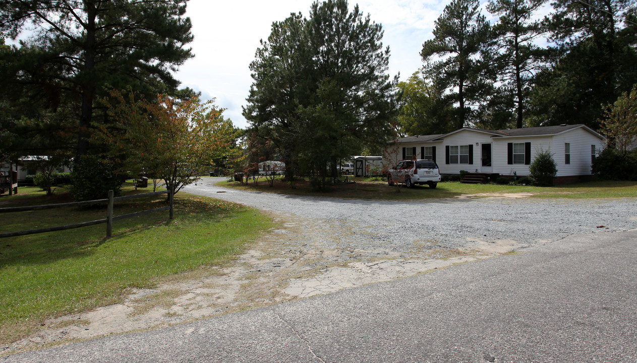 104-106 E Allen St in Four Oaks, NC - Building Photo