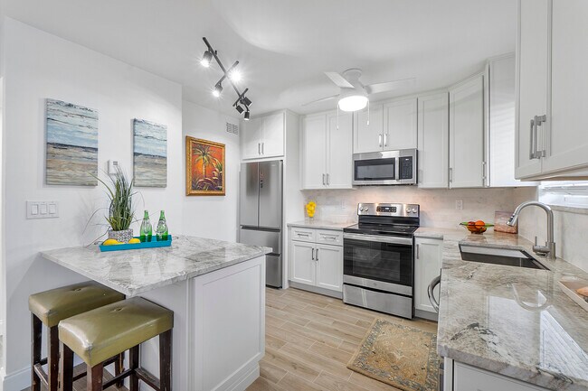 2250 SE 5th St in Pompano Beach, FL - Building Photo - Building Photo