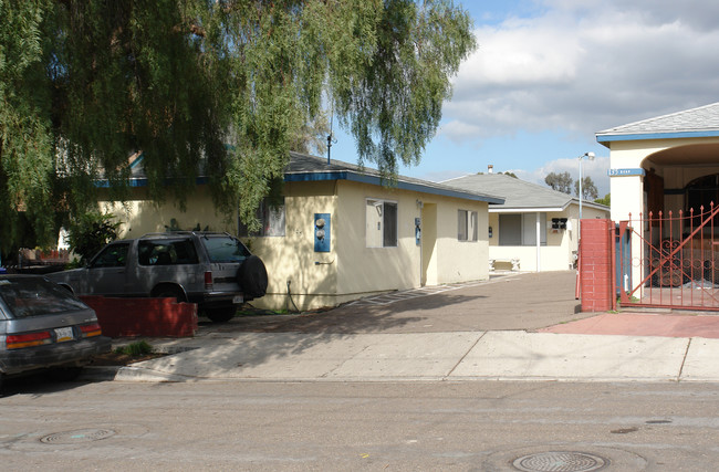 Seaward Apartments in San Ysidro, CA - Foto de edificio - Building Photo