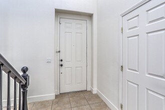 7580 Rockhampton Ave in Las Vegas, NV - Foto de edificio - Building Photo