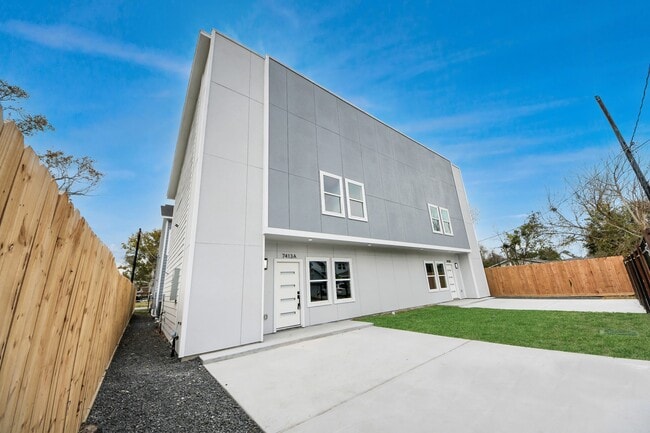 7413 N Star St in Houston, TX - Building Photo - Building Photo